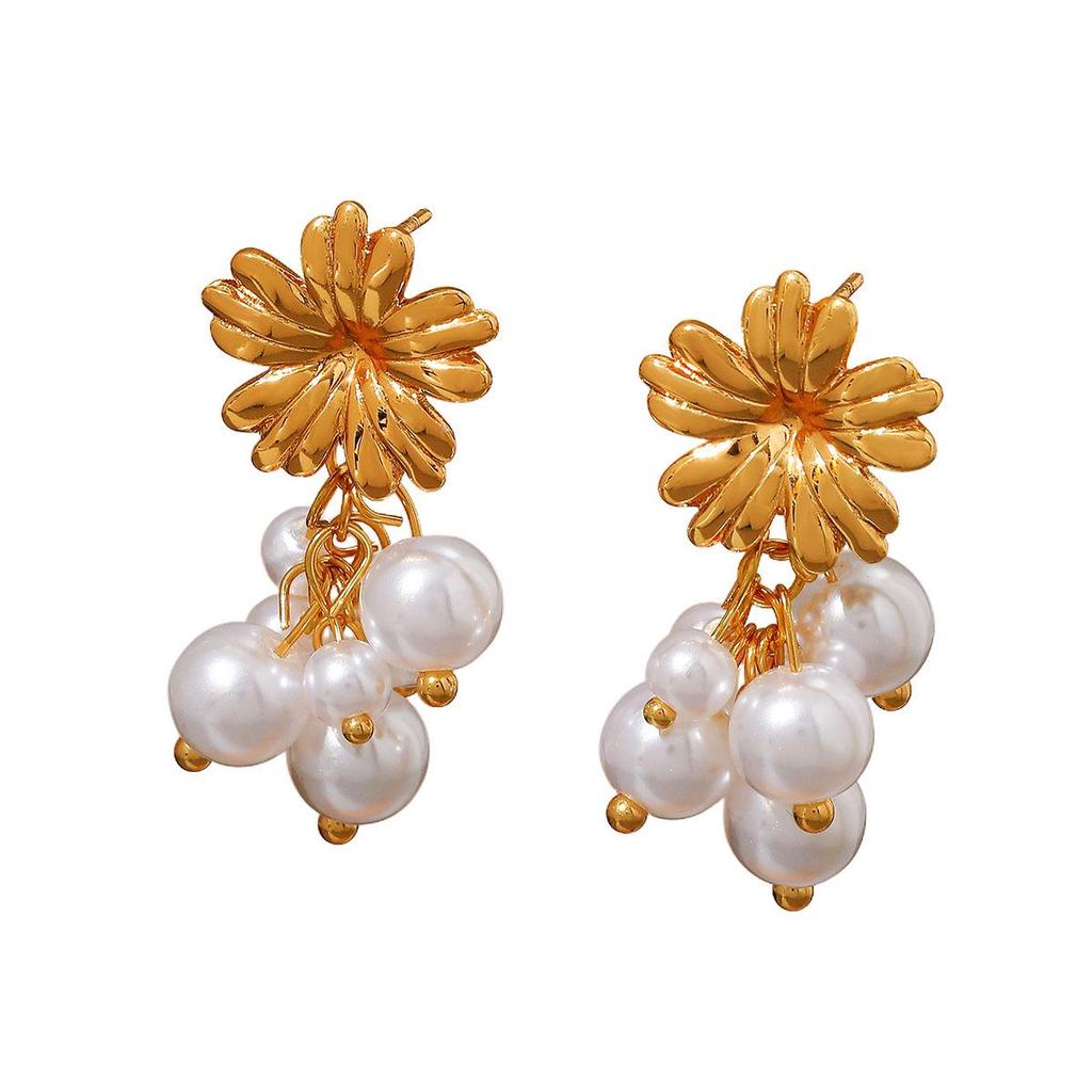 European Floral Titanium-Steel Heart Drop Earrings, Lightweight Luxury Design, Niche Style.