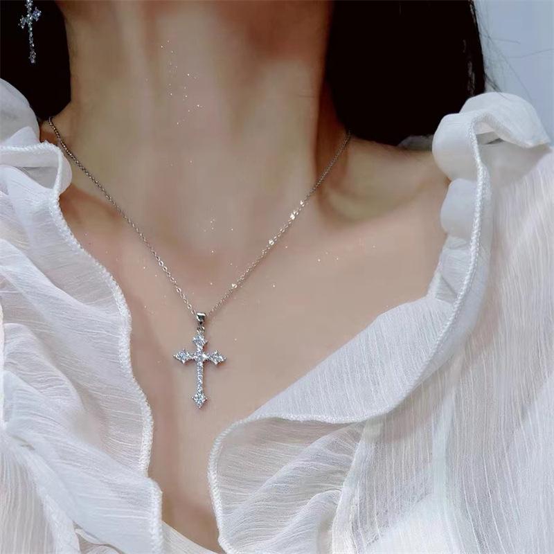 New Simple Arrow Cross Clavicle Necklace for Women – Exquisite Cold Style Pendant