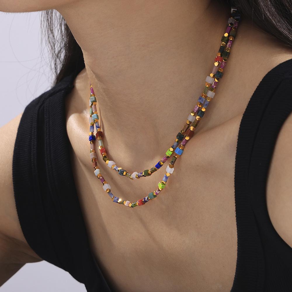 Lätt Lyx Retro Stil Färgad Natursten Kulram Pärlor Titanstål Handgjort Pärlhalsband Nischsmycken Kvinnor