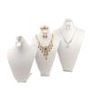 Anspruchsvoller Robuster Flusen Schmuck-Display-Büste Kleiner Halsketten-Display-Ständer mit Verstellbarem Haken für Merchandising