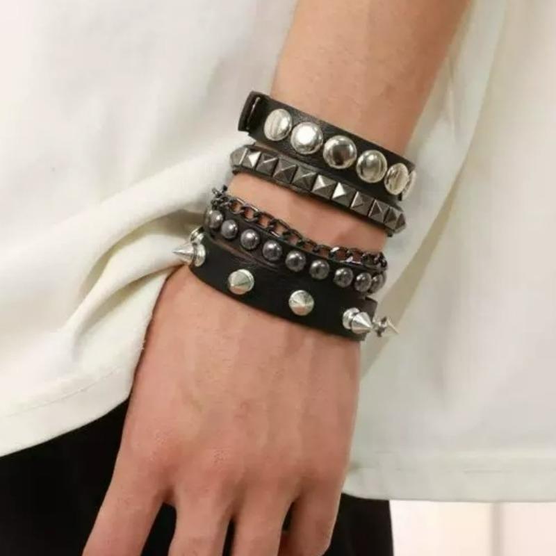 2026 Retro Punk Star Spikes Rivet Skull Studded Bracelet Black White Pu Leather Wristband Men Women Jewelry Gothic Accessories