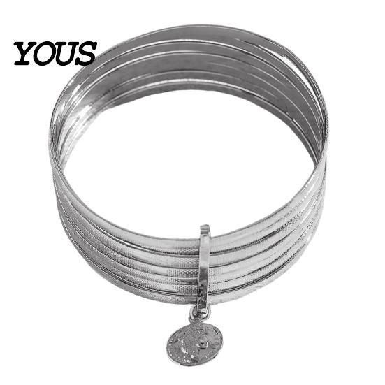 Vintage Inspired Bracelet Women with Portrait Coin Pendant, Multi-Layer Surround Check Pattern Stacking Effect Bangle, Electroplated Elastic Fit Wrist