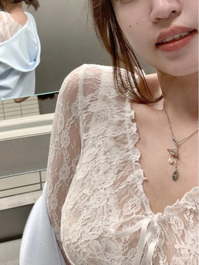 Women's V-Neck Lace Bow Slim-Fit Long Sleeve Shirt for Spring and Autumn Layering