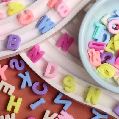 20 Stück Acryl Übergroße Stilvolle Buchstaben Lose Perlen für Heimdeko DIY Halskette Armband Haarschmuck Geschenk Zubehör