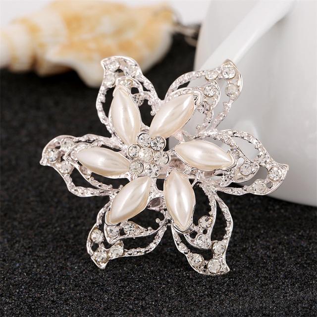 High End Exquisite Craftsmanship Pin Brooch European American Fashionable Three Layer Hollow Three Dimensional Pearl Flower Alloy Metal BroochFlower