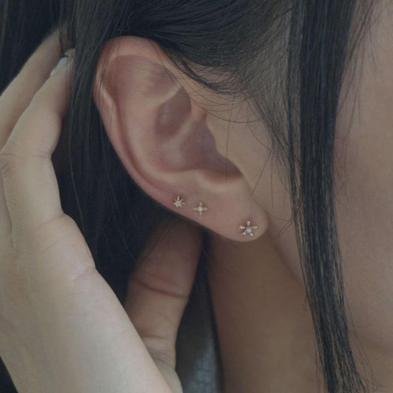 Youngglow 14k Cross Pearl Piercing