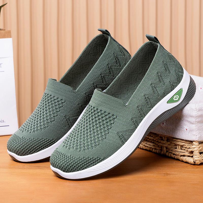 Women's shoes new fly-woven breathable casual shoes one-pedal mother shoes old Beijing cloth shoes flat-bottomed versatile single shoes