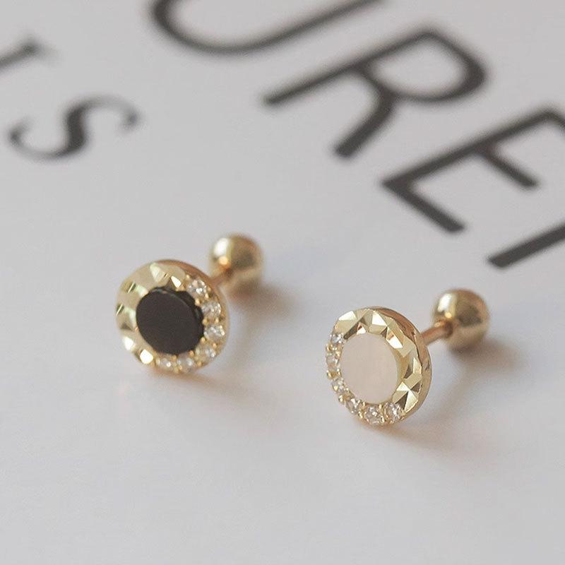 Diamond-in Black and White Round Screw Earrings Screw Earrings Black Agate White Shell Earrings