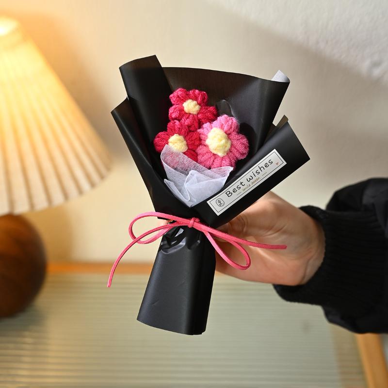 Mini Handmade Heart Bouquet Romantic Gift Yarn Flower Bouquet Crochet  Valentine's Day Mother's Day Desktop Decoration