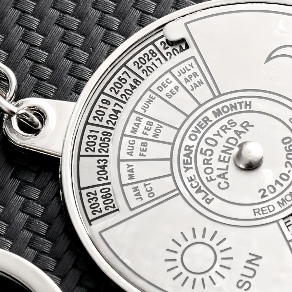 50-Jahre Ewiger Kalender Schlüsselanhänger Rund Zinklegierung Russischer Drehteller Mini Geschnitztes Metall Sonne Mond Kette Einzigartige Runde Schnalle