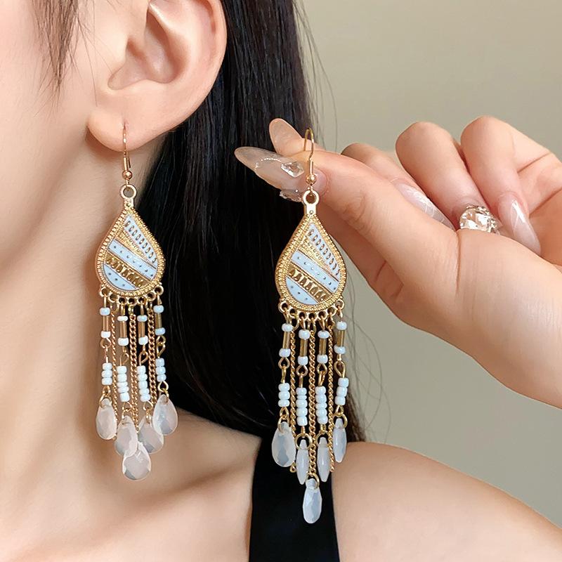 Ohrringe mit Fransen im Ethno-Stil, Urlaubsreisefotografie, Atmosphäre, Ohrhaken, Nische, vielseitige Ohrringe