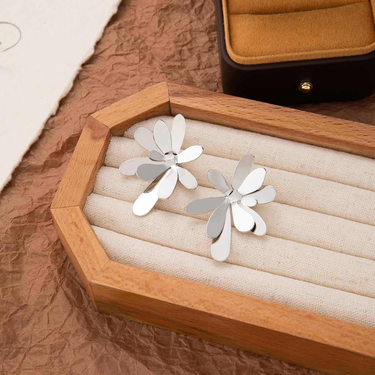 

Уникальные ретро-серьги из металла, нерегулярные цветочные гвоздики в винтажном стиле, элегантные и роскошные индивидуальные аксессуары серебряный