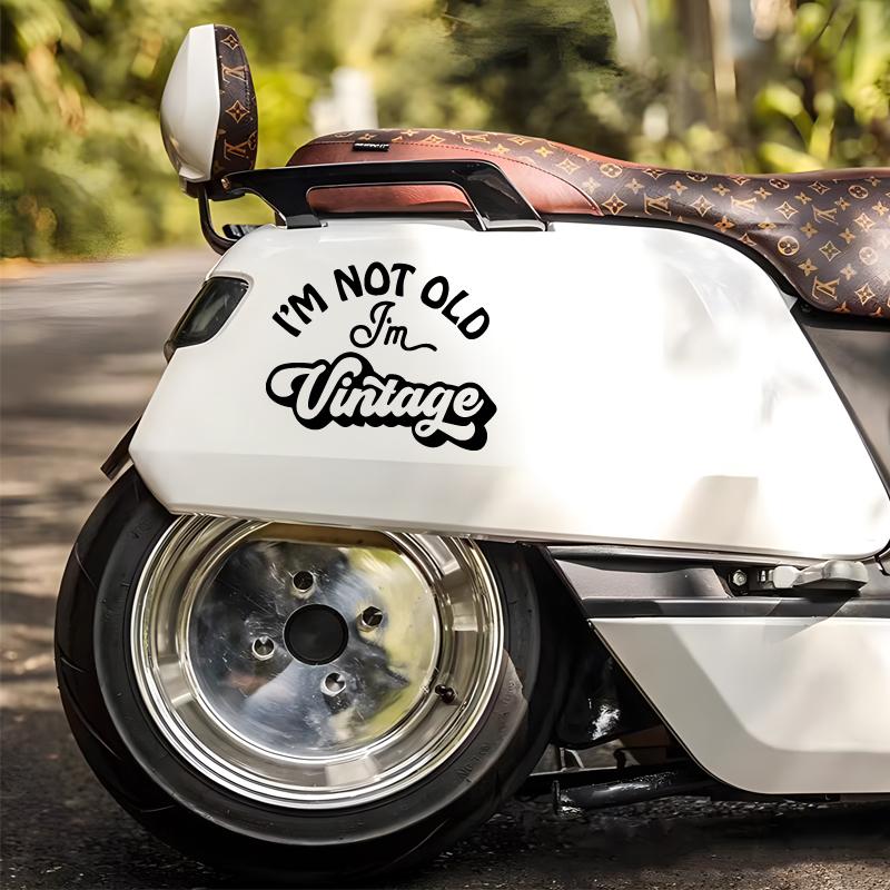 """Ich bin nicht alt, ich bin Vintage" AufkleberAuffällige Sticker für Fahrzeuge, Laptops und mehr.Werten Sie das Aussehen Ihres Autos mit hochwertigen Aufklebern auf"""