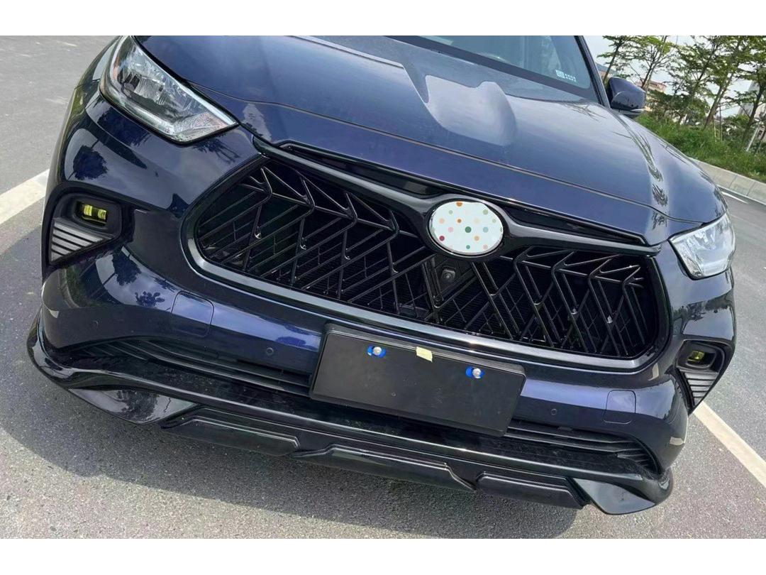 

Комплект отделки решетки радиатора Highlander 2022