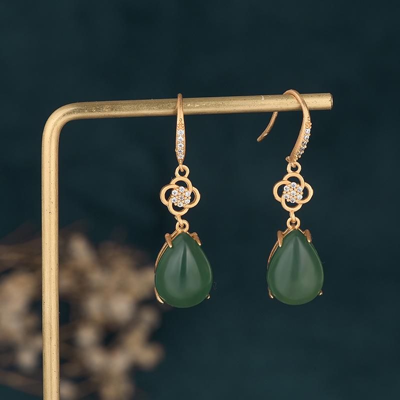 Chinese Classic Style Gold-Plated Teardrop Chalcedony Qipao Hanfu Earrings - Ideal Gift for Women or Mom's Birthday