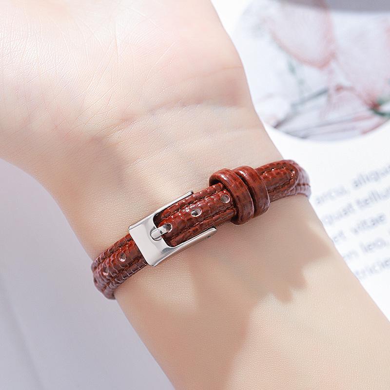 Ladies Small Square Watch Student Retro Temperament Small Plate Niche Belt Quartz Watch