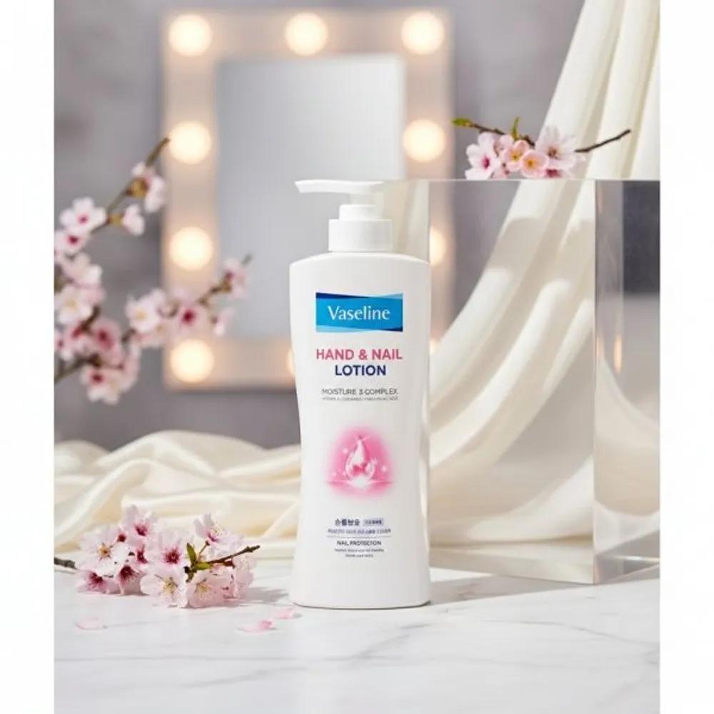 Vaseline Hand and Nail Lotion 450ml 381663