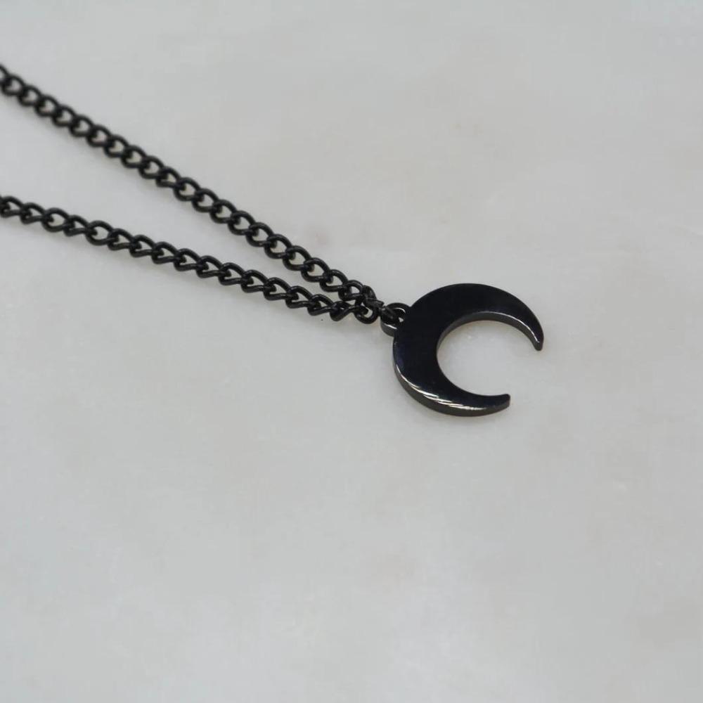 Gothic Minimalism Black Crescent Moon Witchcraft Pendant Black Rope Necklace for Women Halloween Party Jewelry Accessories Gifts
