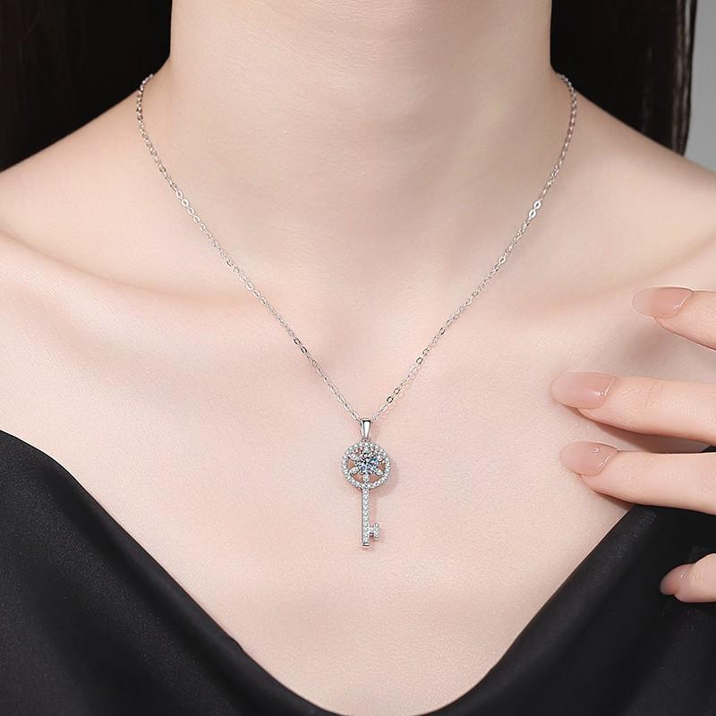 Womens Key Pendant Necklace D Color Moissanite 1ct Chain Luxury Fine Jewelry