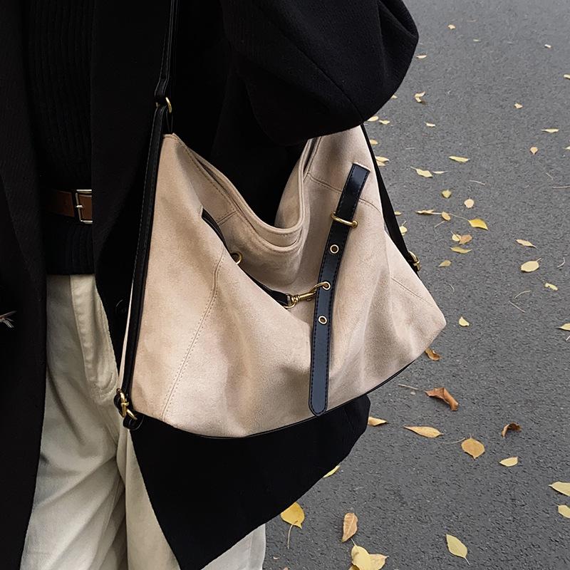 

Autumn new high-end fashion versatile women s bag tote bag shoulder messenger bag matte backpack хаки
