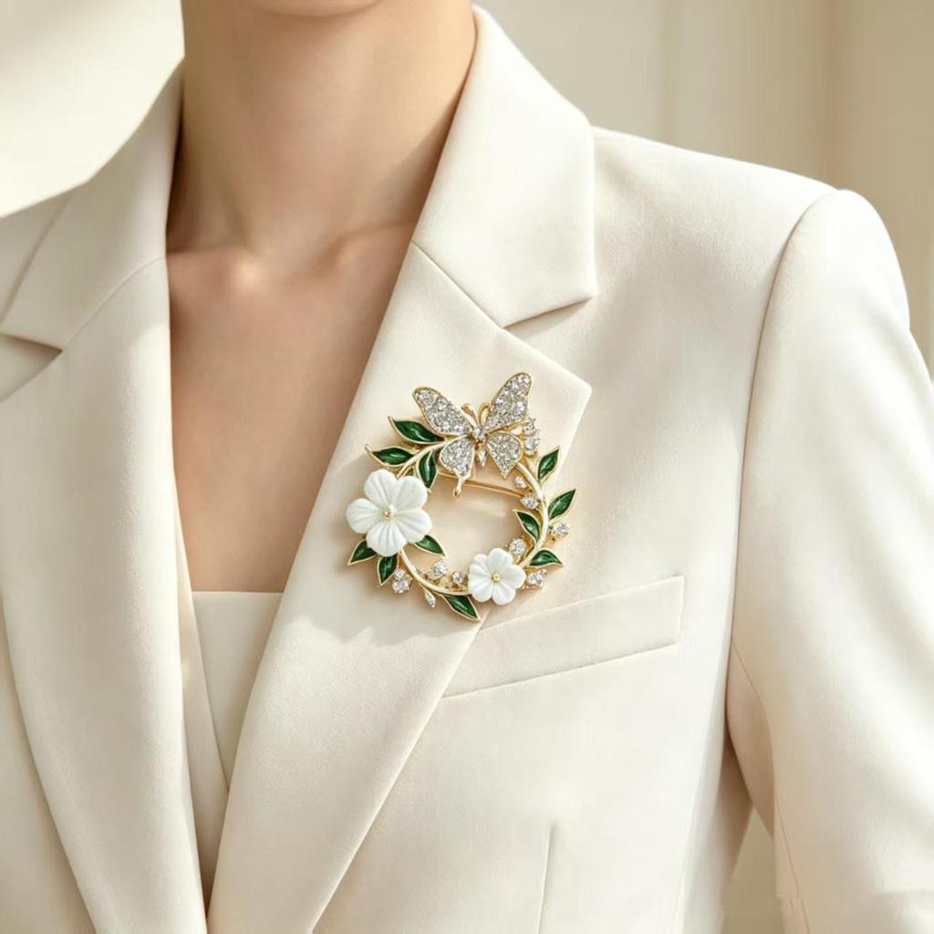 Green Enamel Butterfly Wreath Brooch: Leaf & Flower Pin for Suit/Coat/Cheongsam