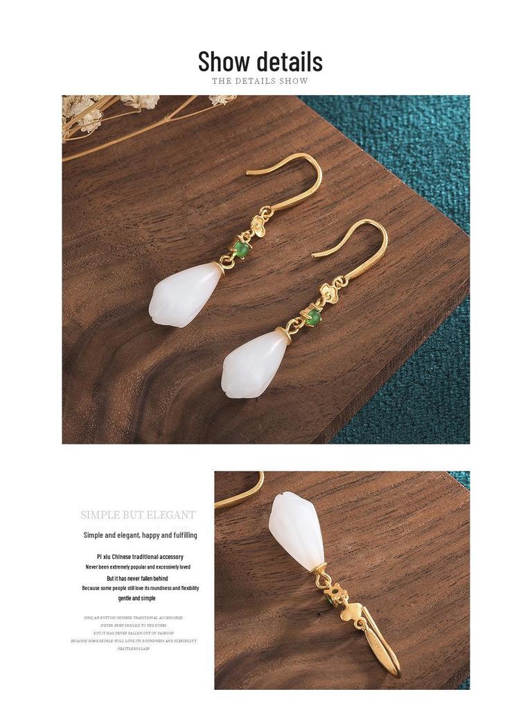 Retro Chinesische Hanfu Ohrringe: Antike Goldwolken & Synthetische Weiße Jade Magnolie