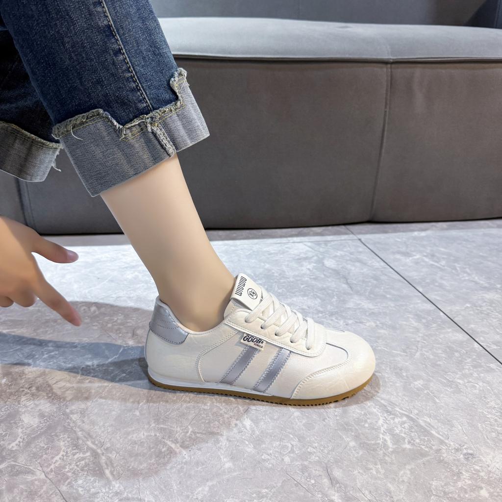 Retro German training shoes women's 2025 new spring and autumn popular flat-soled soft-soled leather-faced white shoes one-pedal casual shoes