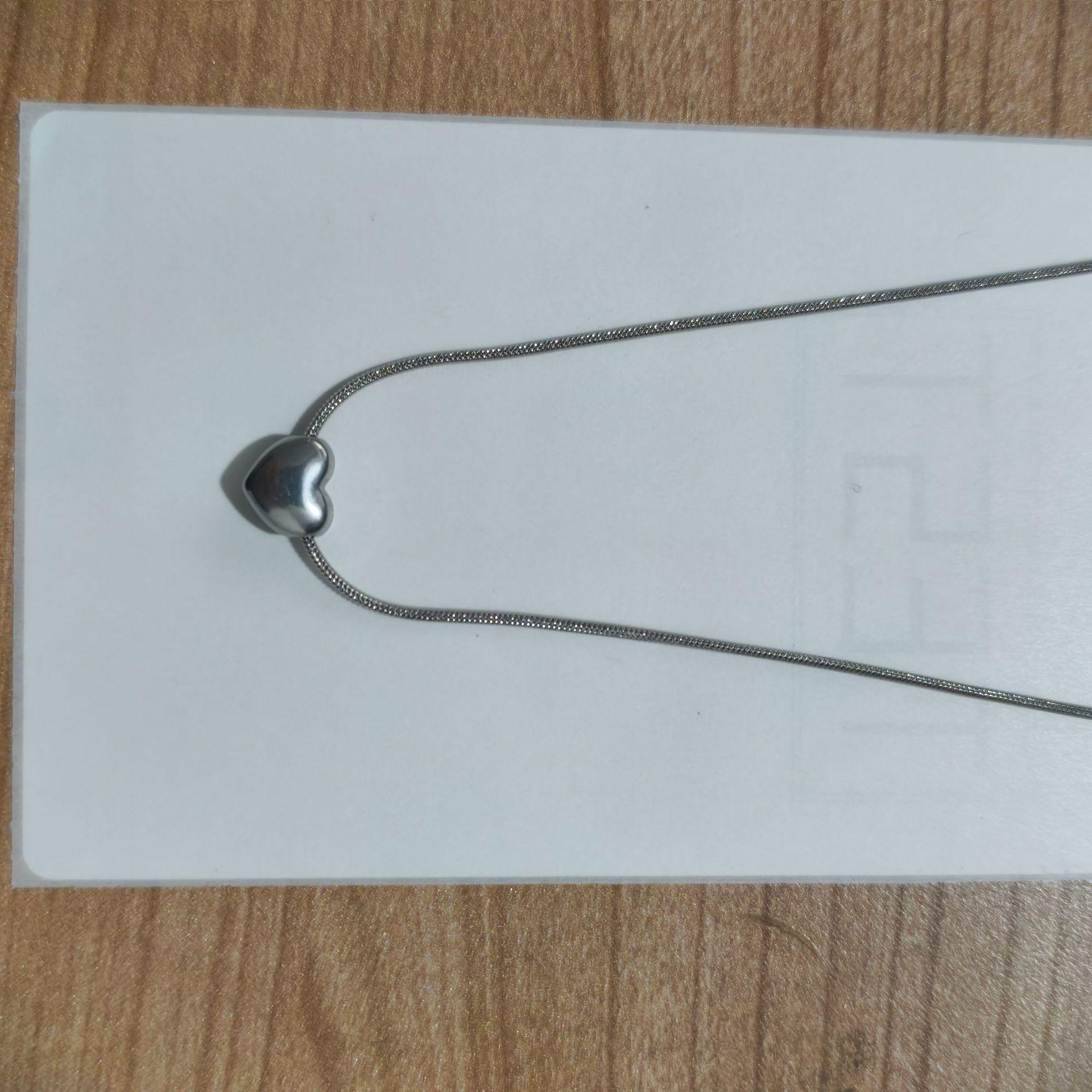 Korean Minimalist Heart-Shaped Clavicle Necklace - Smooth Surface, Light Luxury Design платиновый