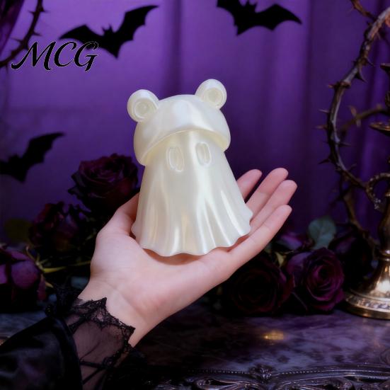 Halloween Ghost Figurine 3D Printed Frog Statue, Spooky Figurine, White Statue Cartoon Decorative Sculpture for Holiday Party Desktop