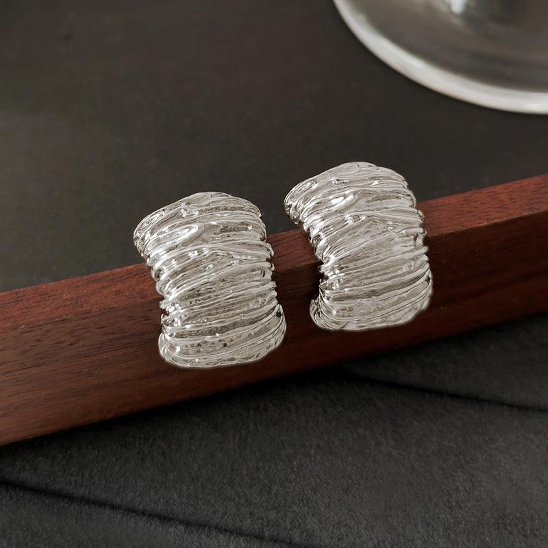 Charm Fold and Wrinkle C Shape Stud Earrings for Women Temperament Fashion Hip Hop Rock Party Jewelry Korea Earring Accessories