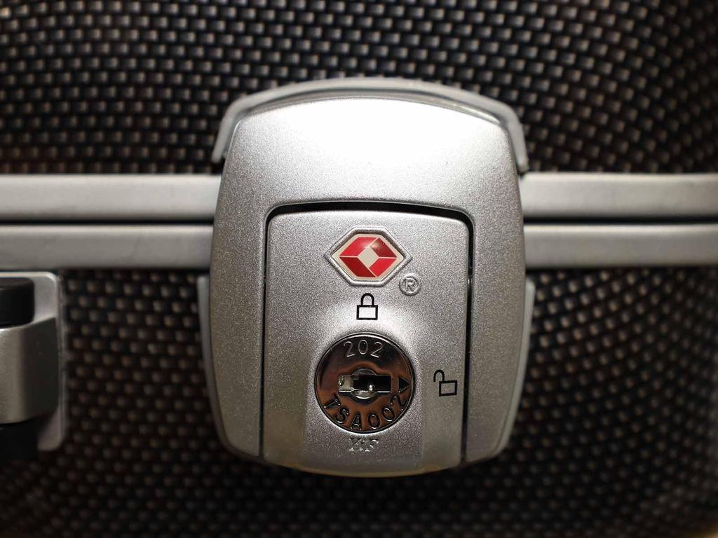 G-BRONCO Attache Case, 45cm, B4 Size, Polycarbonate PC Case with Shoulder Strap, Carbon Print, 524020345 (Carbon Print)