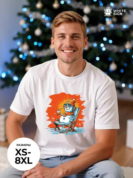 Oversized festive T-shirt:  Snowman with a Cocktail M