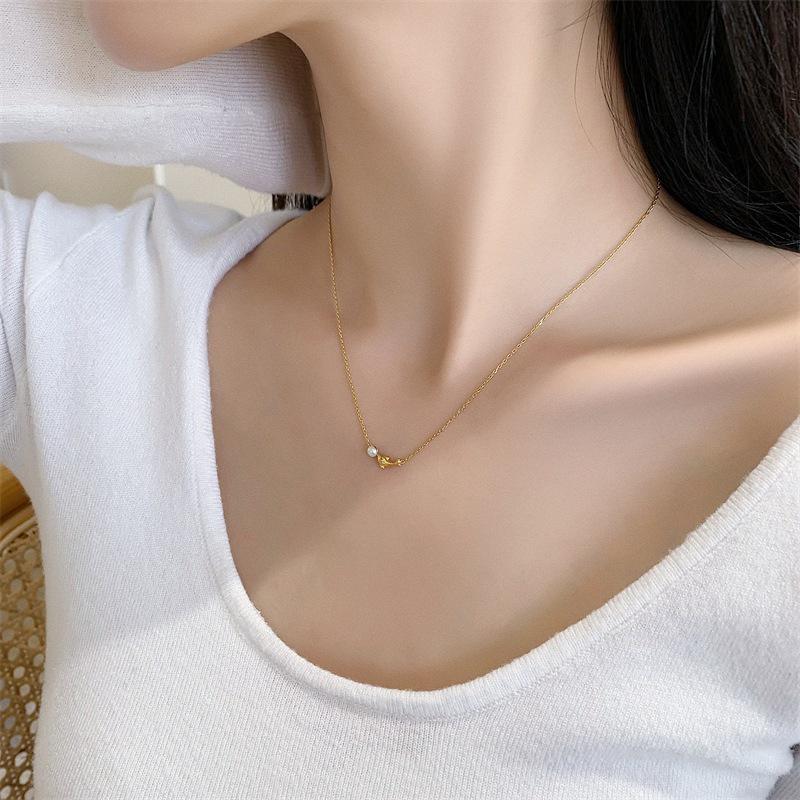 2026 Elegant Pendant Necklace - Heart Charm, Trendy Style for Women, Simple Clavicle Chain