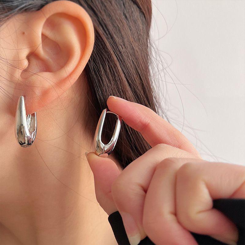 European & American Niche Design Metal Ear Cuffs: Luxurious Minimalist Style for Women
