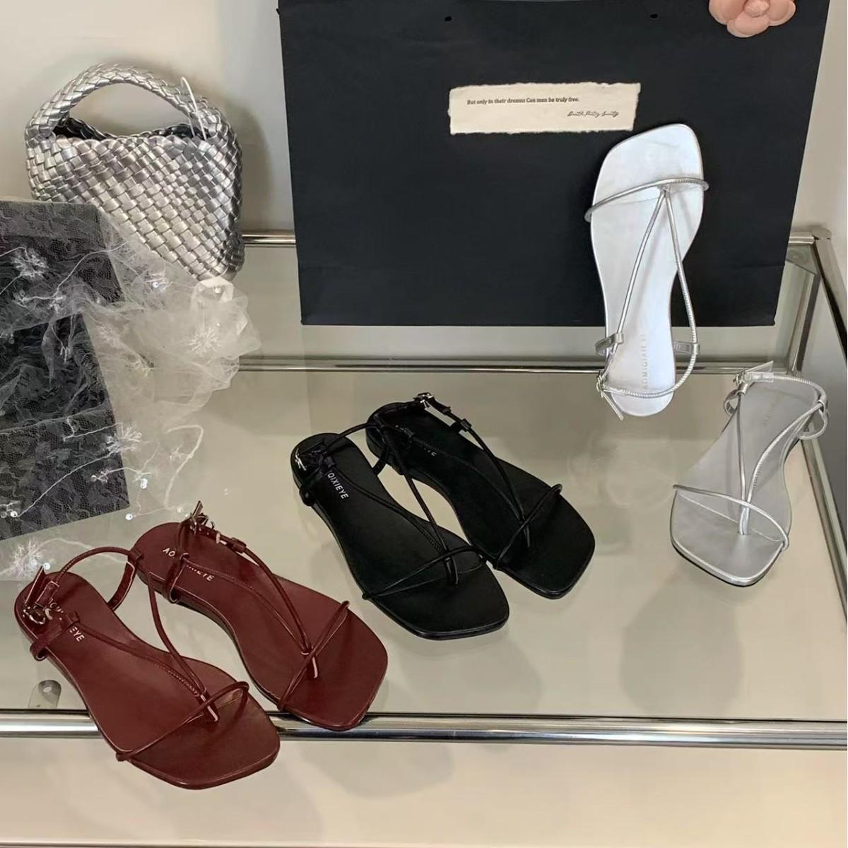 

2025 summer new flat-bottomed niche flip-flops one-button sandals simple fairy style comfortable shoes female 39 червоний