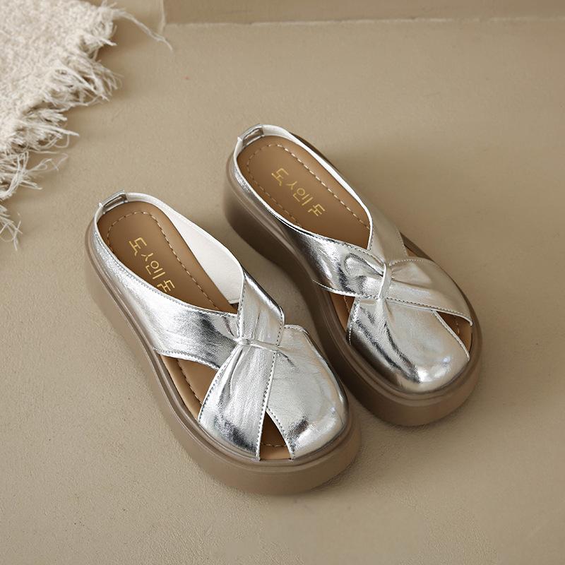 

2025 summer new hollow and breathable one-pedal sandals beach sandals fashionable thick-soled heightening bag head half slippers 40 серебряный