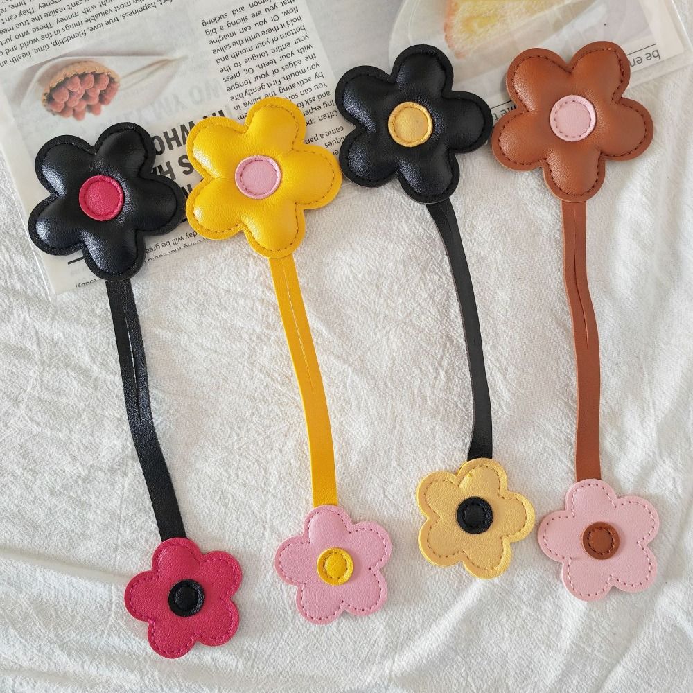 Car Keyring Five Petal Flower Keychain PU Leather Bag Pendant Sunflower Bag Pendant Men