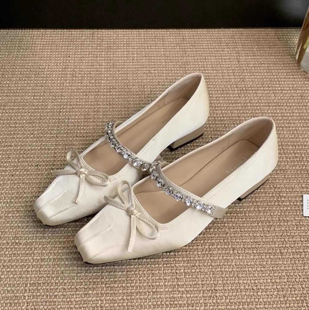 

Pink Xiaoxiangfeng women s shoes 2025 spring and autumn new cute bow rhinestone word with round head Mary Jane single shoes 40
