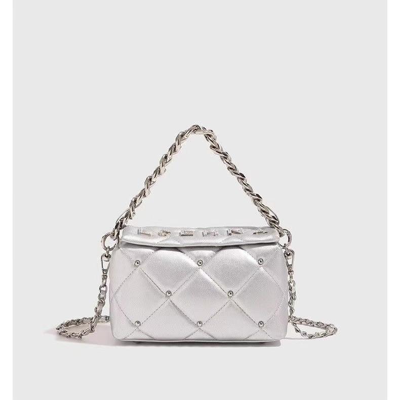 IELGY Ladies Silver Messenger Bag Fashionable All-Match Summer Small Square Bag