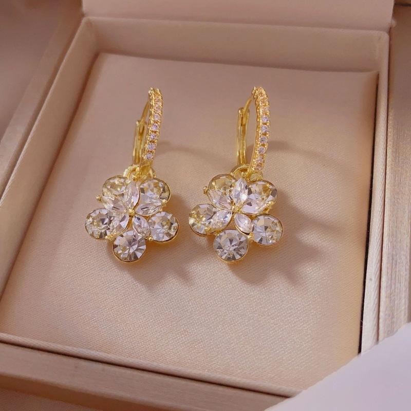 Minimalist Super Sparkling Flower Versatile Fashionable Earrings