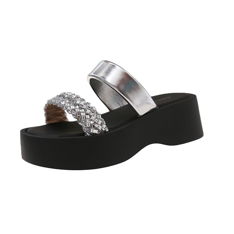 

Шлепанцы женские летние новые универсальные на толстой подошве на танкетке со стразами с открытым носком и квадратным носком 40 серебряный