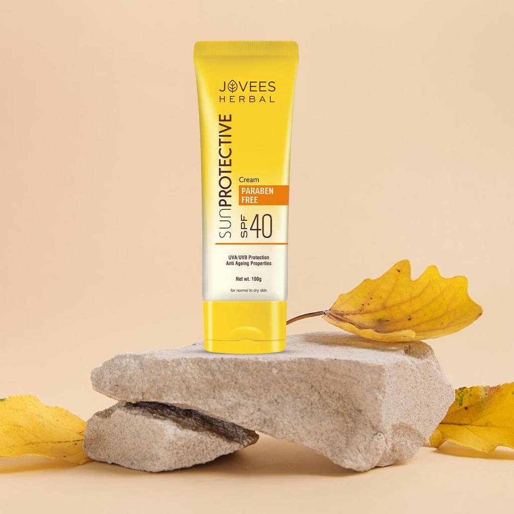 Jovees Herbal Sun Protective Sunscreen SPF 40 Lightweight Quick Absorbing Oil Free 100g for Normal Dry Skin