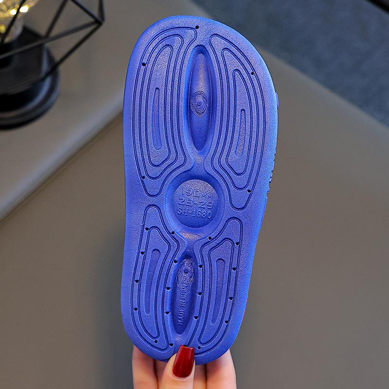 2025 Neue rutschfeste Sommer-Hausschuhe/Sandalen für Jungen (Innen/Außen): Trendig, Cool, Langlebig für den Gebrauch im Kinderzimmer und Badezimmer