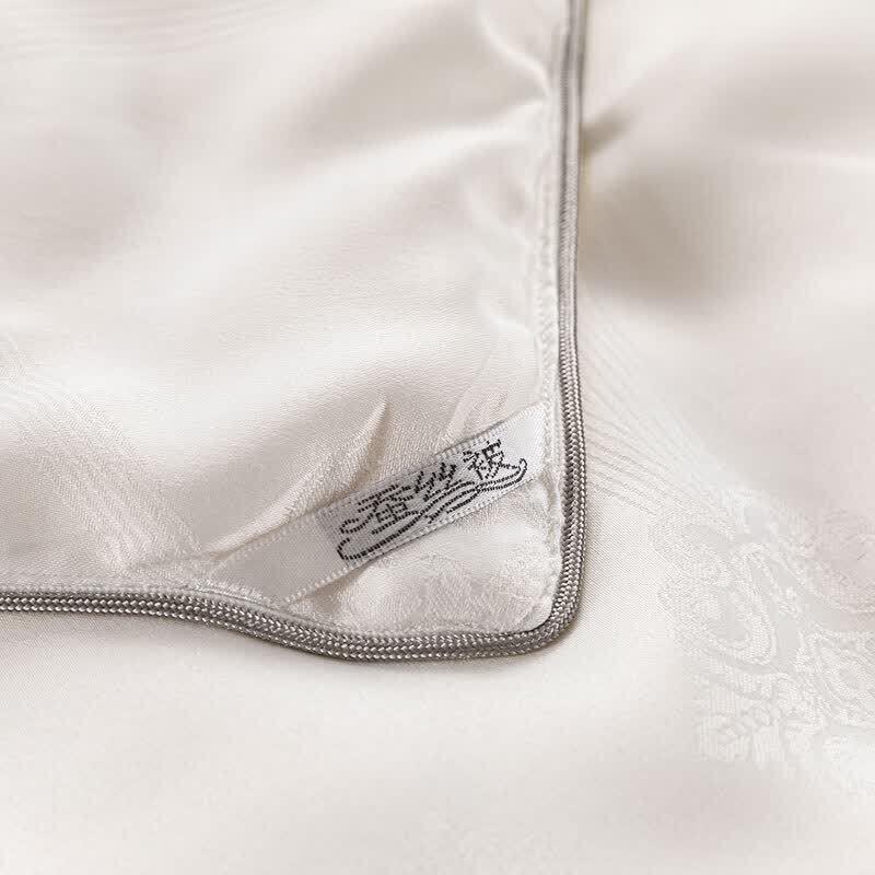 Elegant Jacquard Tussah Silk Quilt