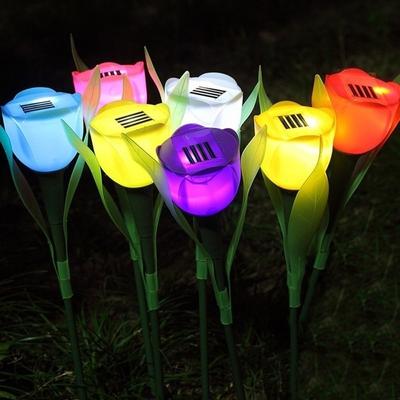 LED Solar Power Garden Lights Kolorowy kwiat tulipana Lampa do krajobrazu na zewnątrz Trawniki parkowe Trawy Dekoracje świąteczne