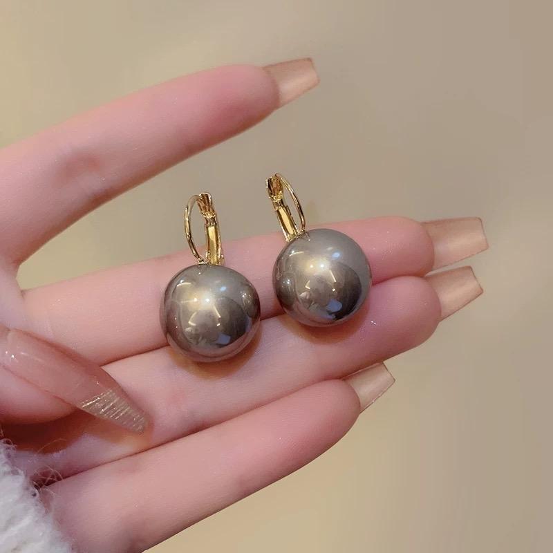 Trendy Large Pearl Stud Earrings - New Arrival Autumn/Winter Accessories for Women