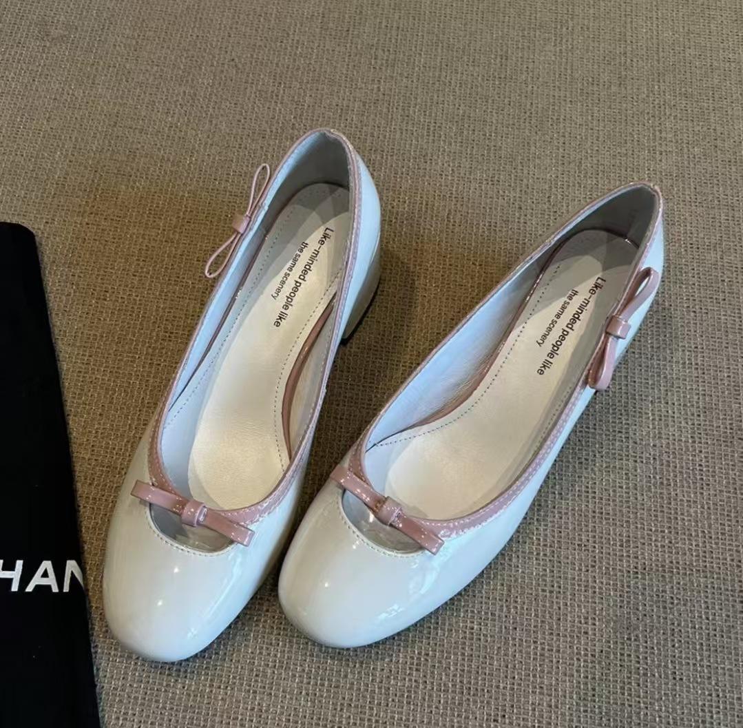 

Туфли Mary Jane 2025 на толстом каблуке из светлой французской кожи с бантом телесного цвета, рабочие туфли на мягкой подошве, средний каблук, маленькие кожаные туфли 35 белый