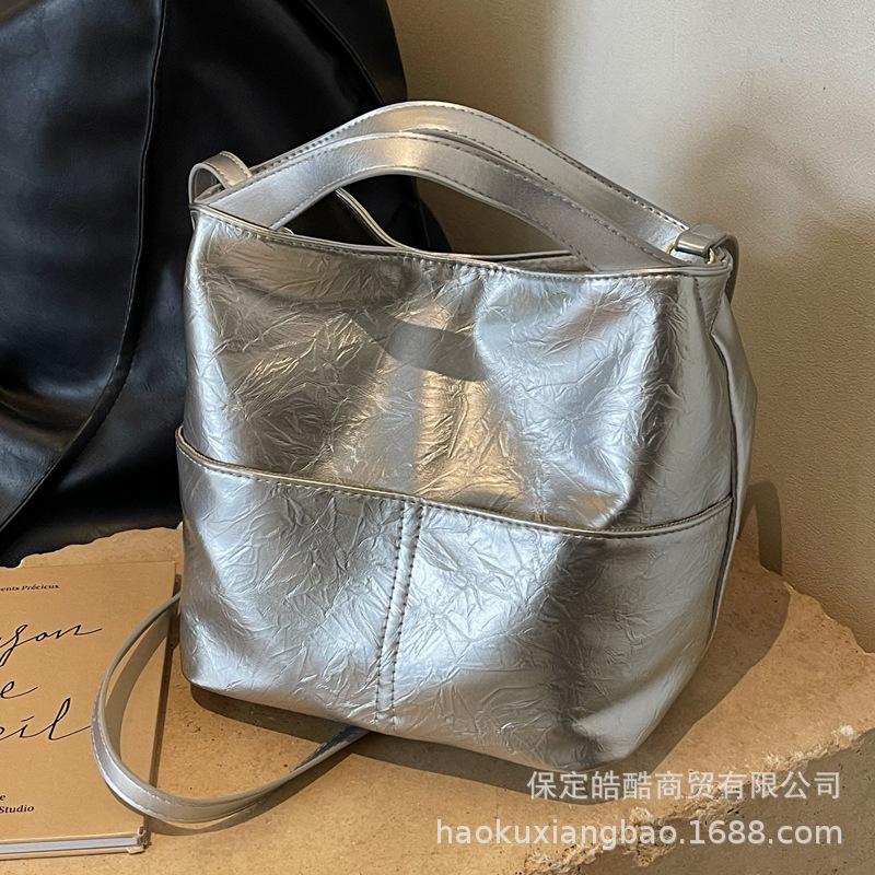 Bag Ladies 2025 New Soft Leather Portable Commuter Bucket Bag Women's Fashion Versatile Large Capacity Shoulder Messenger Bag