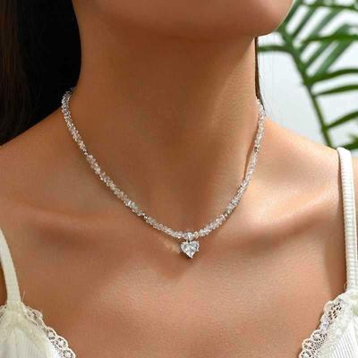 Exquisite Silberfarbene Herzkristall-Anhänger-Halsketten für Damen Persönlichkeit Mode Acrylperlen-Choker Korea Schmuck Geschenk