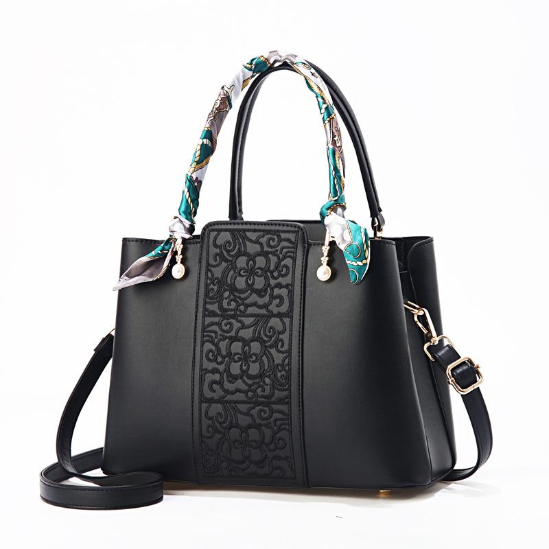 Wedding bag women 2025 new large capacity shoulder messenger bag premium handbag red bridal wedding bag